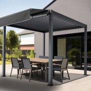 Produkt Markise Summer für Pergola mit Lamellendach | 4 x 1,6 m, Kurbel, rechts, dunkelgrau/weiß  Markise Summer für Pergola mit Lamellendach | 4 x 1,6 m, Kurbel, rechts, dunkelgrau/weiß
